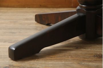 中古　美品　北海道民芸家具　HM4721　樺材　上品でクラシカルな雰囲気を醸し出す丸テーブル(ラウンドテーブル、ダイニングテーブル、2人掛け、4人掛け、食卓)(R-075927)