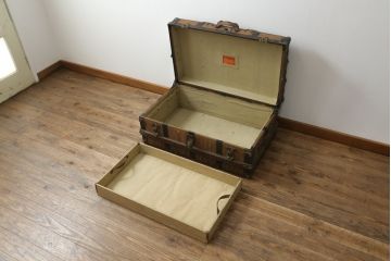 アンティーク雑貨　東京　三越　趣のある佇まいが魅力的な高級船トランク(舟トランク、センターテーブル、ローテーブル、収納ボックス、ディスプレイ、収納箱)(R-075929)