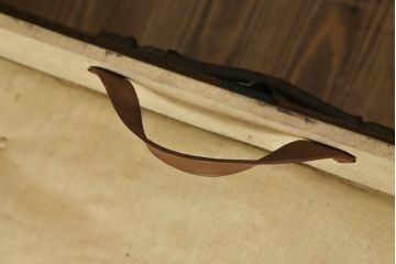 アンティーク雑貨　東京　三越　趣のある佇まいが魅力的な高級船トランク(舟トランク、センターテーブル、ローテーブル、収納ボックス、ディスプレイ、収納箱)(R-075929)