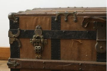 アンティーク雑貨　東京　三越　趣のある佇まいが魅力的な高級船トランク(舟トランク、センターテーブル、ローテーブル、収納ボックス、ディスプレイ、収納箱)(R-075929)