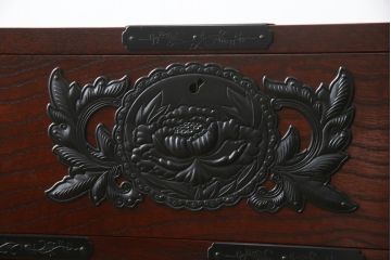 中古　美品　欅産業　漆塗り　仙台民芸箪笥(仙台箪笥)　KC-18　力強い杢目が目を引く中型車箪笥(小箪笥、収納タンス、チェスト、引き出し)(R-075931)