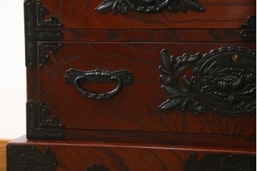 中古　美品　欅産業　漆塗り　仙台民芸箪笥(仙台箪笥)　KC-18　力強い杢目が目を引く中型車箪笥(小箪笥、収納タンス、チェスト、引き出し)(R-075931)