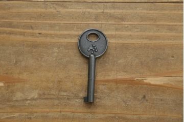 中古　美品　欅産業　漆塗り　仙台民芸箪笥(仙台箪笥)　KC-18　力強い杢目が目を引く中型車箪笥(小箪笥、収納タンス、チェスト、引き出し)(R-075931)