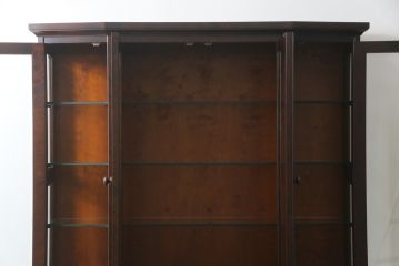 中古　希少な廃盤品　北海道民芸家具　OM151　重厚感と気品漂うキャビネット(食器棚、飾り棚、収納棚、戸棚)(定価約80万円)(R-075932)
