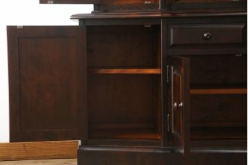 中古　希少な廃盤品　北海道民芸家具　OM151　重厚感と気品漂うキャビネット(食器棚、飾り棚、収納棚、戸棚)(定価約80万円)(R-075932)