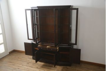 中古　希少な廃盤品　北海道民芸家具　OM151　重厚感と気品漂うキャビネット(食器棚、飾り棚、収納棚、戸棚)(定価約80万円)(R-075932)