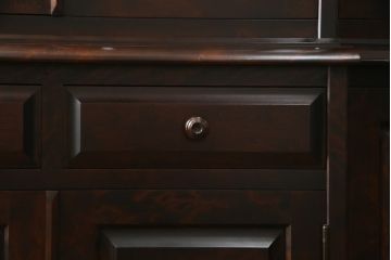 中古　希少な廃盤品　北海道民芸家具　OM151　重厚感と気品漂うキャビネット(食器棚、飾り棚、収納棚、戸棚)(定価約80万円)(R-075932)