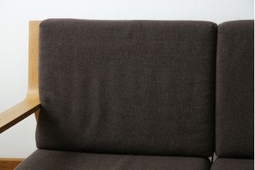 デンマークビンテージ　希少!!　Hans J Wegner(ハンス・J・ウェグナー)　GETAMA (ゲタマ)　1967年デザイン　オーク材　GE671　生産終了で入手困難な3人掛けソファ(3P、三人掛け、3シーター、トリプルソファ、北欧、ヴィンテージ)(R-075933)