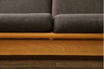 デンマークビンテージ　希少!!　Hans J Wegner(ハンス・J・ウェグナー)　GETAMA (ゲタマ)　1967年デザイン　オーク材　GE671　生産終了で入手困難な3人掛けソファ(3P、三人掛け、3シーター、トリプルソファ、北欧、ヴィンテージ)(R-075933)