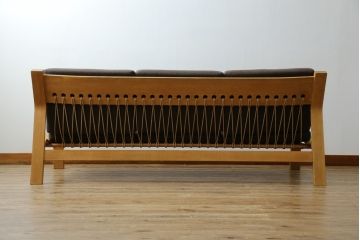 デンマークビンテージ　希少!!　Hans J Wegner(ハンス・J・ウェグナー)　GETAMA (ゲタマ)　1967年デザイン　オーク材　GE671　生産終了で入手困難な3人掛けソファ(3P、三人掛け、3シーター、トリプルソファ、北欧、ヴィンテージ)(R-075933)