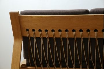 デンマークビンテージ　希少!!　Hans J Wegner(ハンス・J・ウェグナー)　GETAMA (ゲタマ)　1967年デザイン　オーク材　GE671　生産終了で入手困難な3人掛けソファ(3P、三人掛け、3シーター、トリプルソファ、北欧、ヴィンテージ)(R-075933)