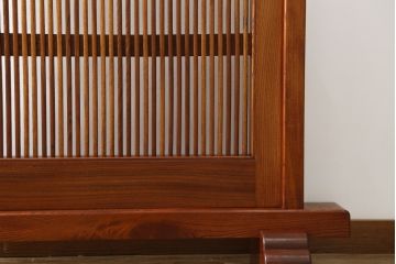 和製アンティーク　重厚!!　総欅(ケヤキ)材　和の空間づくりにおすすめ! 蔵戸をリメイクした格子衝立て(つい立て、衝い立て、パーテーション、仕切り)(R-075934)