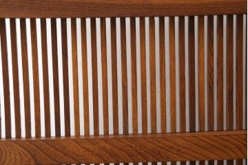和製アンティーク　重厚!!　総欅(ケヤキ)材　和の空間づくりにおすすめ! 蔵戸をリメイクした格子衝立て(つい立て、衝い立て、パーテーション、仕切り)(R-075934)