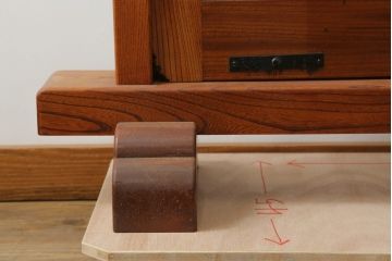 和製アンティーク　重厚!!　総欅(ケヤキ)材　和の空間づくりにおすすめ! 蔵戸をリメイクした格子衝立て(つい立て、衝い立て、パーテーション、仕切り)(R-075935)