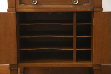 中古　DREXEL HERITAGE(ドレクセルヘリテイジ)　Triune(トライユン)　上品な佇まいが魅力のナイトテーブル(サイドテーブル、収納棚、戸棚、サイドキャビネット、花台、飾り台)(R-075937)
