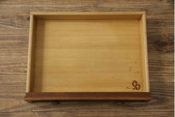 中古　DREXEL HERITAGE(ドレクセルヘリテイジ)　Triune(トライユン)　上品な佇まいが魅力のナイトテーブル(サイドテーブル、収納棚、戸棚、サイドキャビネット、花台、飾り台)(R-075937)