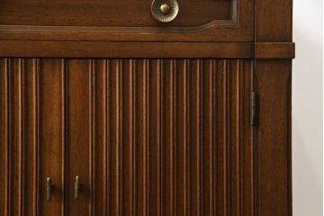 中古　DREXEL HERITAGE(ドレクセルヘリテイジ)　Triune(トライユン)　上品な佇まいが魅力のナイトテーブル(サイドテーブル、収納棚、戸棚、サイドキャビネット、花台、飾り台)(R-075937)