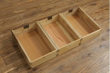 和製アンティーク　桐箪笥リメイク　レトロな雰囲気溢れる脚付きローボード(テレビ台、テレビボード、リビングボード、サイドボード、収納棚、戸棚)(R-075940)