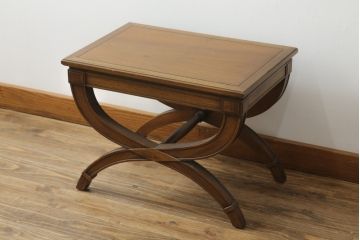 中古　DREXEL HERITAGE(ドレクセルヘリテイジ)　Triune(トライユン)　美しいフォルムが魅力のサイドテーブル(コンソールテーブル、ナイトテーブル、花台、飾り台)(R-075943)