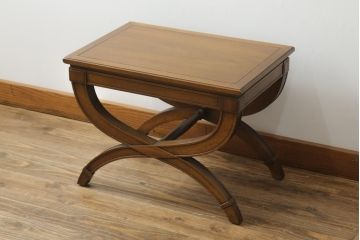 中古　DREXEL HERITAGE(ドレクセルヘリテイジ)　Triune(トライユン)　美しいフォルムが魅力のサイドテーブル(コンソールテーブル、ナイトテーブル、花台、飾り台)(R-075944)
