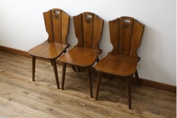 中古　希少な絶版品!!　カリモク家具(karimoku)　ルスティック(RUSTIC)　オーク材　カントリースタイルの空間づくりにおすすめなダイニングチェア3脚セット(板座チェア、椅子、イス、バラ売り可能)(R-075947)