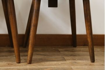 中古　希少な絶版品!!　カリモク家具(karimoku)　ルスティック(RUSTIC)　オーク材　カントリースタイルの空間づくりにおすすめなダイニングチェア3脚セット(板座チェア、椅子、イス、バラ売り可能)(R-075947)