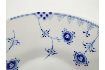 デンマーク　ROYAL COPENHAGEN(ロイヤルコペンハーゲン)　ブルーエレメンツ　美しいフォルムのデザインが目を惹くディーププレート 24cm(皿、洋食器)(R-075949)