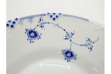 デンマーク　ROYAL COPENHAGEN(ロイヤルコペンハーゲン)　ブルーエレメンツ　美しいフォルムのデザインが目を惹くディーププレート 24cm(皿、洋食器)(R-075949)