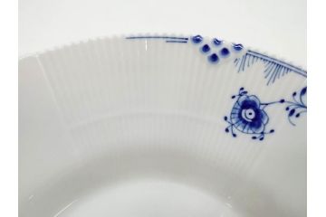 デンマーク　ROYAL COPENHAGEN(ロイヤルコペンハーゲン)　ブルーエレメンツ　美しいフォルムのデザインが目を惹くディーププレート 24cm(皿、洋食器)(R-075949)