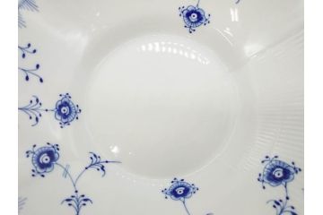 デンマーク　ROYAL COPENHAGEN(ロイヤルコペンハーゲン)　ブルーエレメンツ　美しいフォルムのデザインが目を惹くディーププレート 24cm(皿、洋食器)(R-075949)