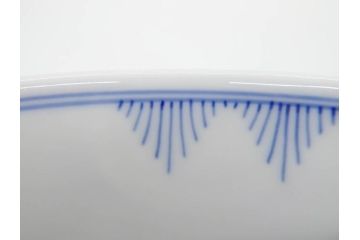 デンマーク　ROYAL COPENHAGEN(ロイヤルコペンハーゲン)　ブルーエレメンツ　美しいフォルムのデザインが目を惹くディーププレート 24cm(皿、洋食器)(R-075949)