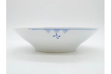デンマーク　ROYAL COPENHAGEN(ロイヤルコペンハーゲン)　ブルーエレメンツ　美しいフォルムのデザインが目を惹くディーププレート 24cm(皿、洋食器)(R-075949)