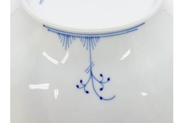 デンマーク　ROYAL COPENHAGEN(ロイヤルコペンハーゲン)　ブルーエレメンツ　美しいフォルムのデザインが目を惹くディーププレート 24cm(皿、洋食器)(R-075949)
