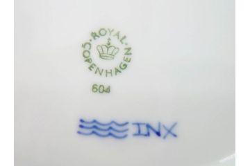デンマーク　ROYAL COPENHAGEN(ロイヤルコペンハーゲン)　ブルーエレメンツ　美しいフォルムのデザインが目を惹くディーププレート 24cm(皿、洋食器)(R-075949)