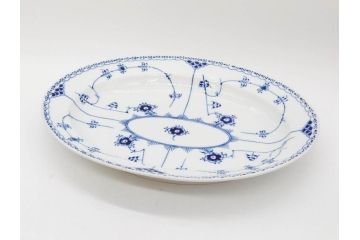 デンマーク　ROYAL COPENHAGEN(ロイヤルコペンハーゲン)　ブルーフルーテッド　ハーフレース　食卓を華やかに演出するオーバルディッシュ(プレート、皿、洋食器)(定価約71500円)(R-075950)