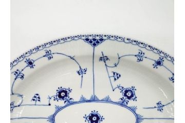 デンマーク　ROYAL COPENHAGEN(ロイヤルコペンハーゲン)　ブルーフルーテッド　ハーフレース　食卓を華やかに演出するオーバルディッシュ(プレート、皿、洋食器)(定価約71500円)(R-075950)