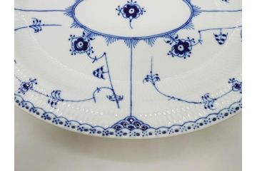 デンマーク　ROYAL COPENHAGEN(ロイヤルコペンハーゲン)　ブルーフルーテッド　ハーフレース　食卓を華やかに演出するオーバルディッシュ(プレート、皿、洋食器)(定価約71500円)(R-075950)
