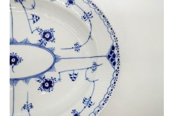 デンマーク　ROYAL COPENHAGEN(ロイヤルコペンハーゲン)　ブルーフルーテッド　ハーフレース　食卓を華やかに演出するオーバルディッシュ(プレート、皿、洋食器)(定価約71500円)(R-075950)