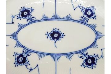 デンマーク　ROYAL COPENHAGEN(ロイヤルコペンハーゲン)　ブルーフルーテッド　ハーフレース　食卓を華やかに演出するオーバルディッシュ(プレート、皿、洋食器)(定価約71500円)(R-075950)