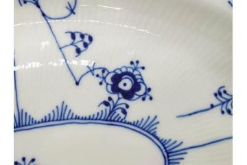 デンマーク　ROYAL COPENHAGEN(ロイヤルコペンハーゲン)　ブルーフルーテッド　ハーフレース　食卓を華やかに演出するオーバルディッシュ(プレート、皿、洋食器)(定価約71500円)(R-075950)