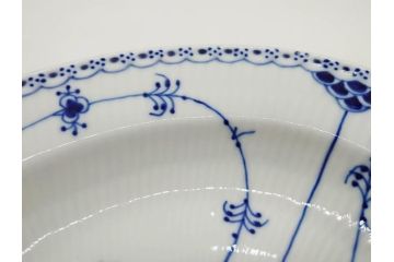 デンマーク　ROYAL COPENHAGEN(ロイヤルコペンハーゲン)　ブルーフルーテッド　ハーフレース　食卓を華やかに演出するオーバルディッシュ(プレート、皿、洋食器)(定価約71500円)(R-075950)