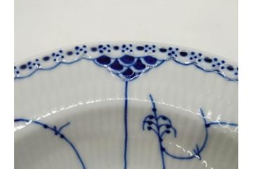 デンマーク　ROYAL COPENHAGEN(ロイヤルコペンハーゲン)　ブルーフルーテッド　ハーフレース　食卓を華やかに演出するオーバルディッシュ(プレート、皿、洋食器)(定価約71500円)(R-075950)