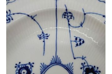 デンマーク　ROYAL COPENHAGEN(ロイヤルコペンハーゲン)　ブルーフルーテッド　ハーフレース　食卓を華やかに演出するオーバルディッシュ(プレート、皿、洋食器)(定価約71500円)(R-075950)