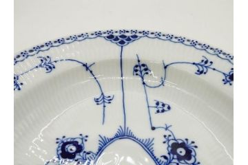 デンマーク　ROYAL COPENHAGEN(ロイヤルコペンハーゲン)　ブルーフルーテッド　ハーフレース　食卓を華やかに演出するオーバルディッシュ(プレート、皿、洋食器)(定価約71500円)(R-075950)