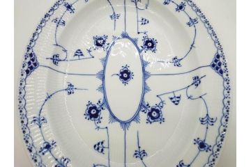 デンマーク　ROYAL COPENHAGEN(ロイヤルコペンハーゲン)　ブルーフルーテッド　ハーフレース　食卓を華やかに演出するオーバルディッシュ(プレート、皿、洋食器)(定価約71500円)(R-075950)