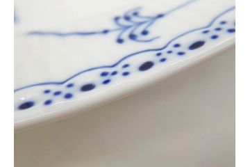 デンマーク　ROYAL COPENHAGEN(ロイヤルコペンハーゲン)　ブルーフルーテッド　ハーフレース　食卓を華やかに演出するオーバルディッシュ(プレート、皿、洋食器)(定価約71500円)(R-075950)