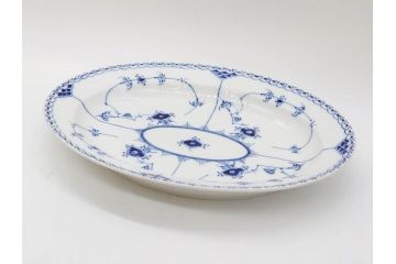 デンマーク　ROYAL COPENHAGEN(ロイヤルコペンハーゲン)　ブルーフルーテッド　ハーフレース　食卓を華やかに演出するオーバルディッシュ(プレート、皿、洋食器)(定価約71500円)(R-075951)