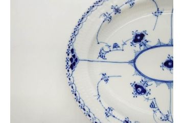 デンマーク　ROYAL COPENHAGEN(ロイヤルコペンハーゲン)　ブルーフルーテッド　ハーフレース　食卓を華やかに演出するオーバルディッシュ(プレート、皿、洋食器)(定価約71500円)(R-075951)