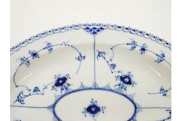 デンマーク　ROYAL COPENHAGEN(ロイヤルコペンハーゲン)　ブルーフルーテッド　ハーフレース　食卓を華やかに演出するオーバルディッシュ(プレート、皿、洋食器)(定価約71500円)(R-075951)