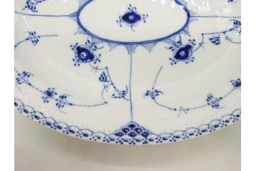デンマーク　ROYAL COPENHAGEN(ロイヤルコペンハーゲン)　ブルーフルーテッド　ハーフレース　食卓を華やかに演出するオーバルディッシュ(プレート、皿、洋食器)(定価約71500円)(R-075951)